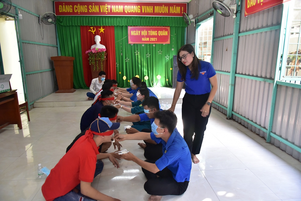 Trước buổi lễ giao nhận quân, các thanh niên được tham gia nhiều hoạt động tại địa phương.